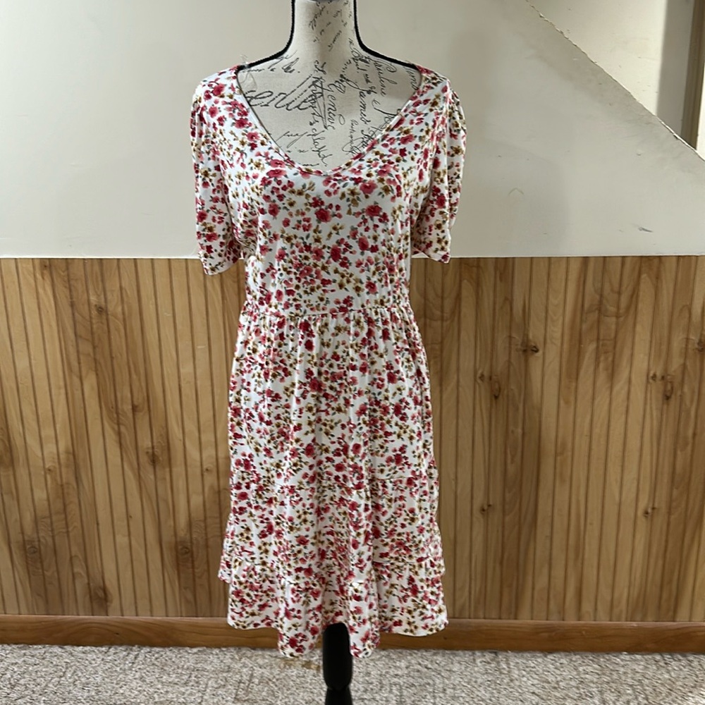 NWT Gilli v neck mini dress